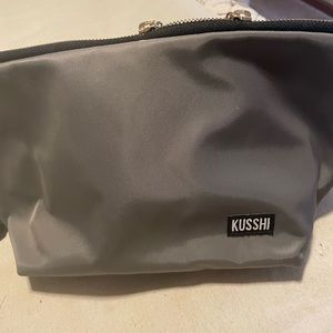 Kushi cosmetic bag